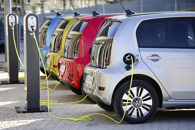 Moverse en vehículo eléctrico en Europa: lo que tenés que saber antes de alquilar