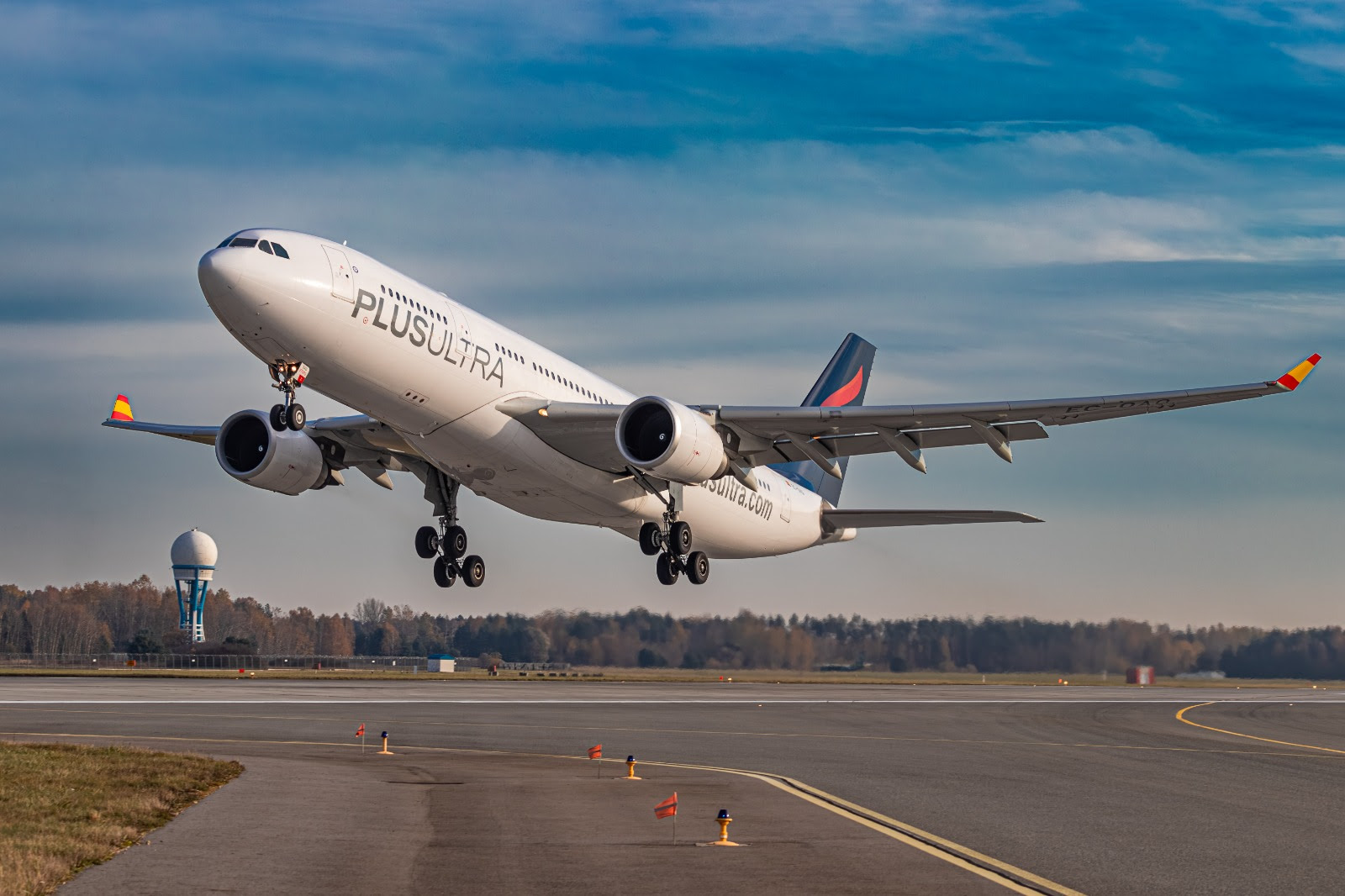 Plus Ultra incrementa a 5 frecuencias semanales a partir de Julio sus nuevos vuelos sin escalas Ezeiza - Madrid